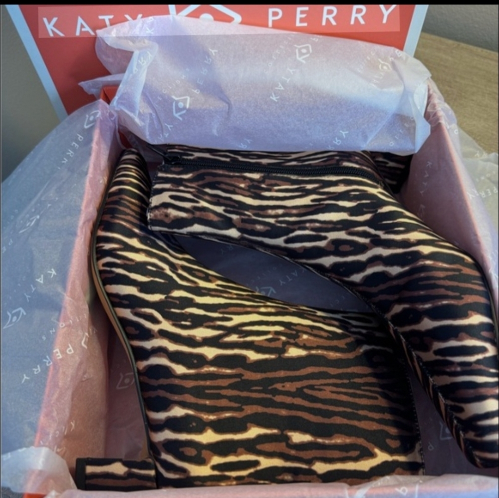 Size 9.5! NWTs, Katy Perry Collections Wild Print Ankle Booties‎ - Picture 3 of 5